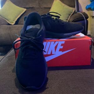 Kids Black Nike Roshe